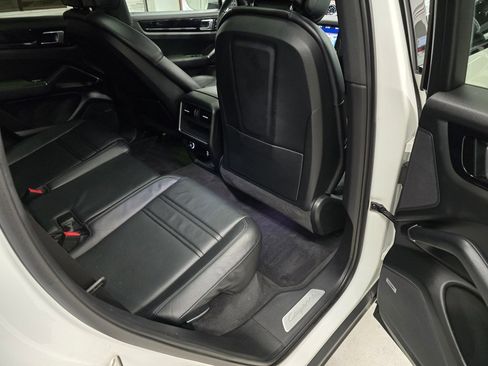 Used 2021 Porsche Cayenne Coupe image 33