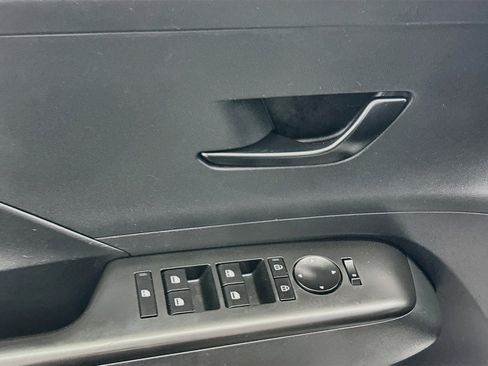 Used 2025 Hyundai Kona SEL AWD/4WD image 15