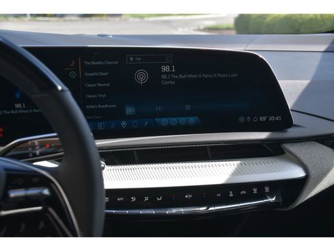 Used 2025 Cadillac Optiq Sport 2 w/ LPO, Floor Liner Package AWD/4WD image 21