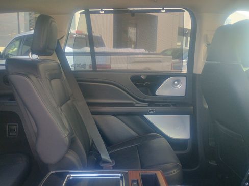 Used 2021 Lincoln Aviator Reserve w/ Equipment Group 201A image 16