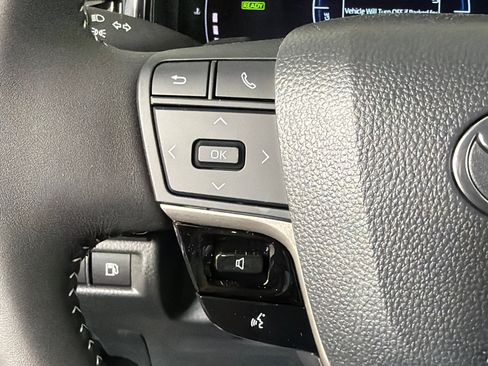 Used 2025 Toyota Camry SE FWD image 24