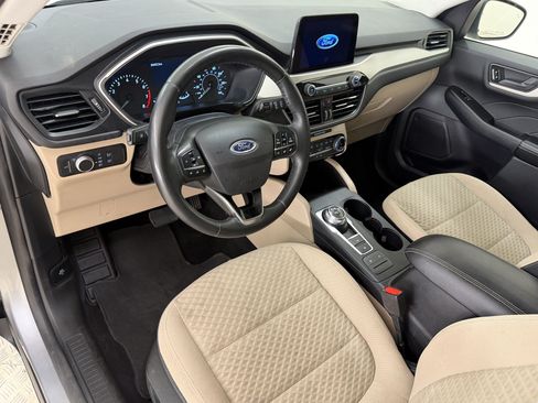 Used 2022 Ford Escape SE w/ Convenience Package FWD image 4