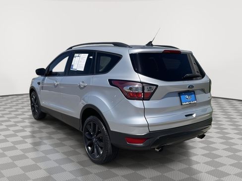 Used 2018 Ford Escape SE w/ SE Sport Appearance Package FWD image 10