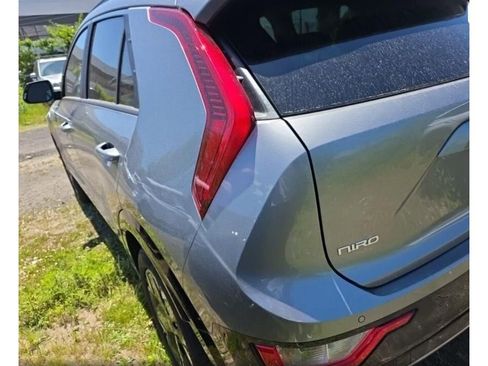 Used 2024 Kia Niro Wind w/ Wind Preserve Package FWD image 3