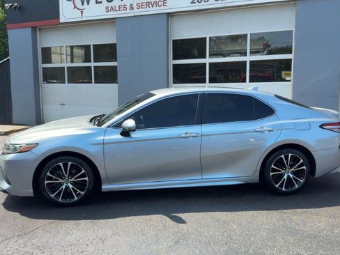 Used 2019 Toyota Camry SE FWD image 8