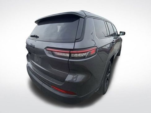 Used 2024 Jeep Grand Cherokee L Altitude image 10