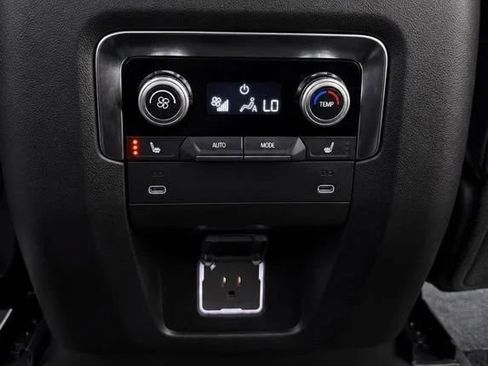 Used 2026 GMC Yukon Denali w/ Sun & Power Step Package AWD/4WD image 17