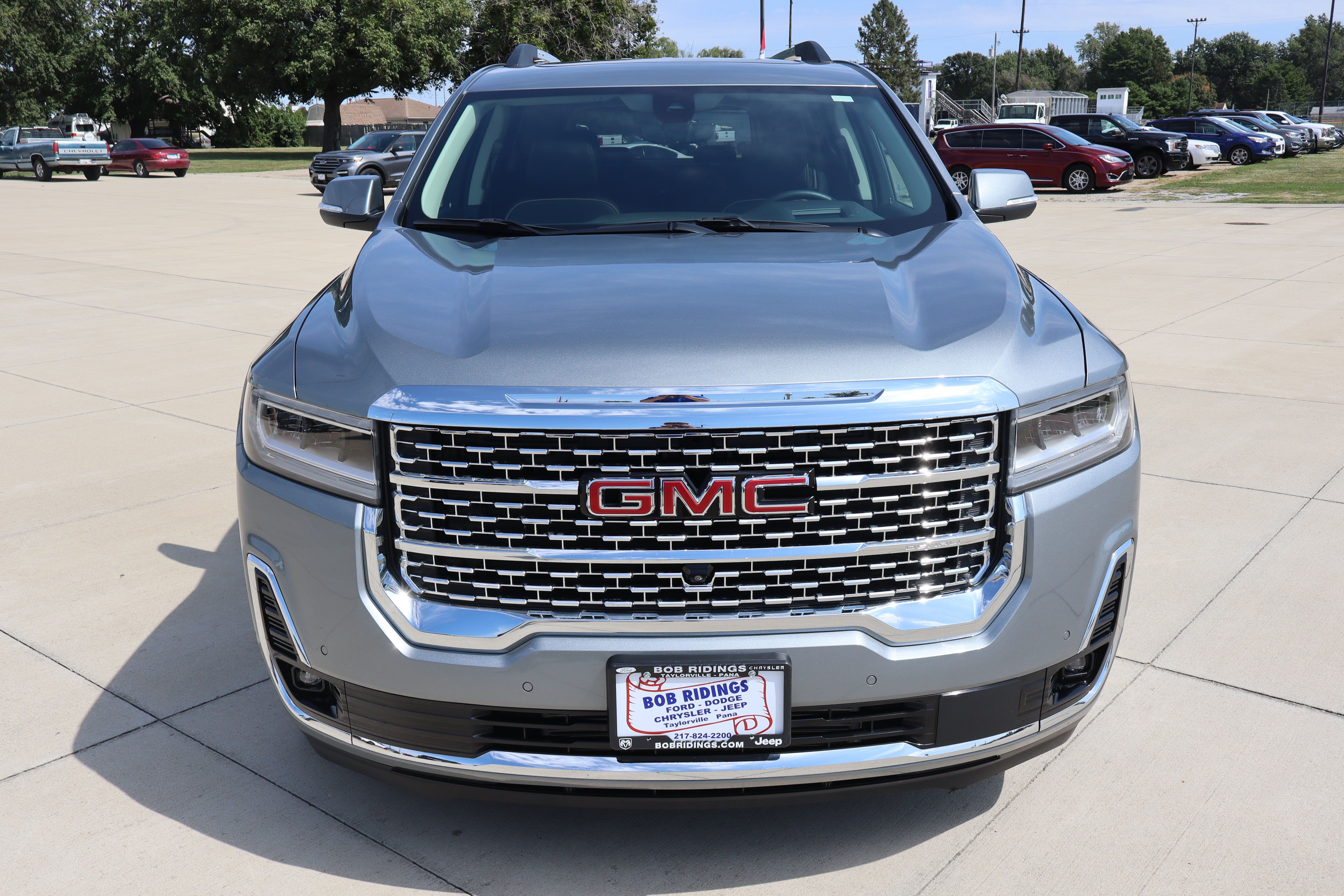 Used 2023 GMC Acadia Denali w/ Denali Ultimate Package AWD/4WD image 2