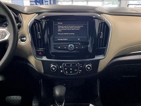 Used 2022 Chevrolet Traverse LS AWD/4WD image 19