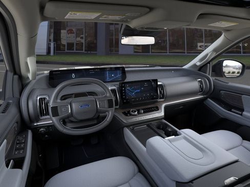 New 2026 Ford Expedition Platinum image 9