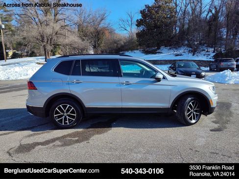 Used 2021 Volkswagen Tiguan SE w/ Panoramic Sunroof Package image 3