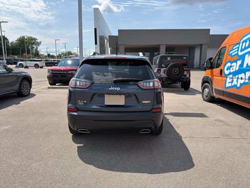 Used 2019 Jeep Cherokee Latitude Plus w/ Comfort/Convenience Group AWD/4WD image 6