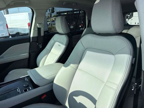 Used 2025 Lincoln Aviator 2WD image 24