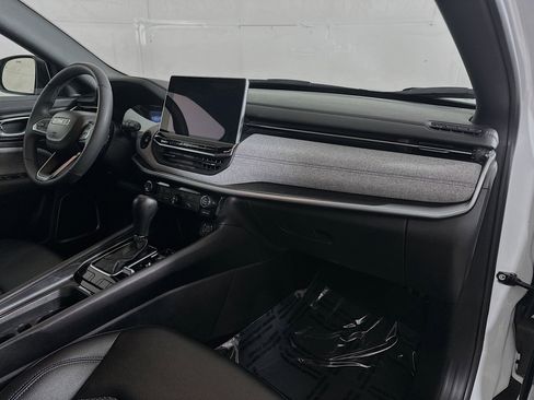 Used 2024 Jeep Compass Latitude image 26