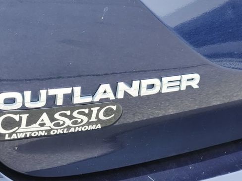 Used 2024 Mitsubishi Outlander SE FWD image 11