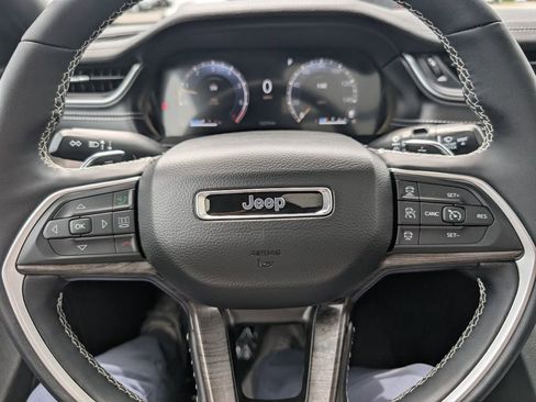 Used 2025 Jeep Grand Cherokee L Limited w/ Luxury Tech Group II AWD/4WD image 28