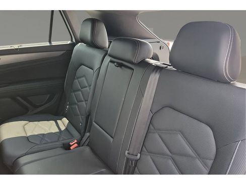 Used 2024 Volkswagen Atlas Cross Sport SE FWD image 30