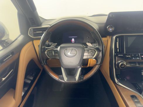 Used 2023 Lexus LX 600 4WD w/ Luxury Package image 17