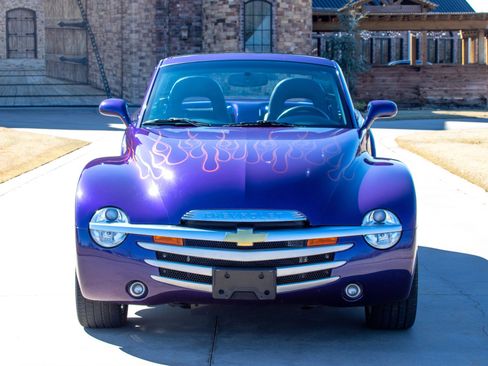 Used 2004 Chevrolet SSR w/ Preferred Equipment Group image 2