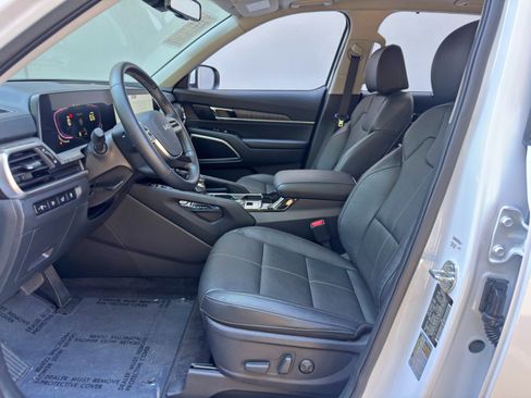 Used 2025 Kia Telluride EX w/ EX Captain's Chair Package AWD/4WD image 17