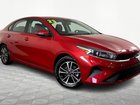 Used 2023 Kia Forte LXS w/ LXS Technology Package image 3