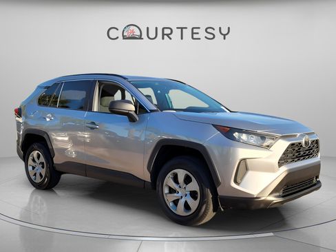 Used 2020 Toyota RAV4 LE image 7