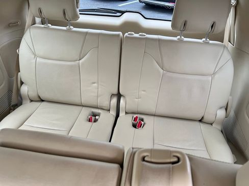 Used 2013 Lexus LX 570 4WD w/ Luxury Pkg image 22
