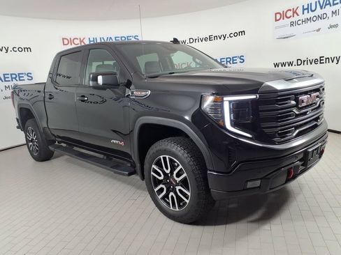 Used 2024 GMC Sierra 1500 AT4 w/ Technology Package AWD/4WD image 3