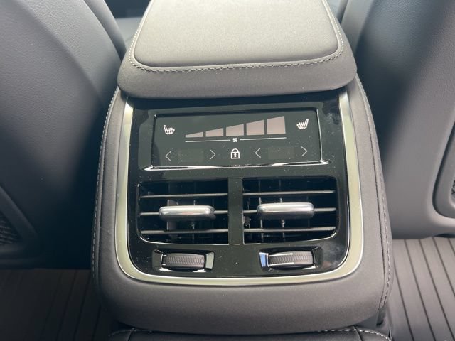 New 2026 Volvo XC90 T8 Plus w/ Protection Package Premier AWD/4WD image 17