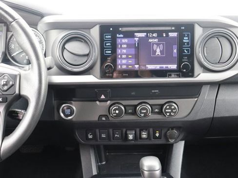 Used 2019 Toyota Tacoma TRD Sport image 15