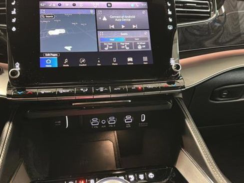 Used 2023 Jeep Wagoneer L Series II w/ Convenience Group I RWD image 12