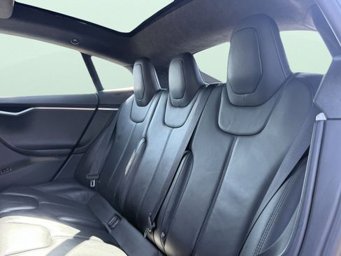 Used 2015 Tesla Model S 70D image 37