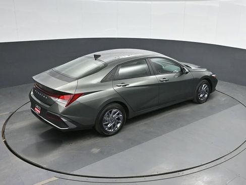 Used 2024 Hyundai Elantra SEL image 30