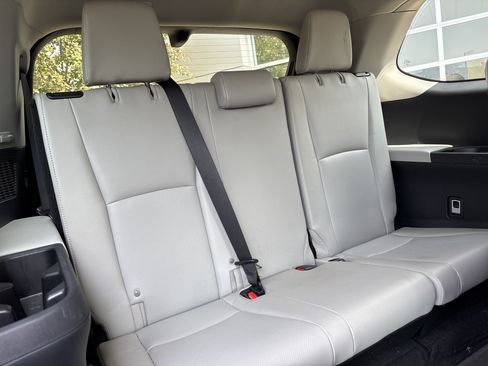 Used 2024 Toyota Grand Highlander AWD image 30