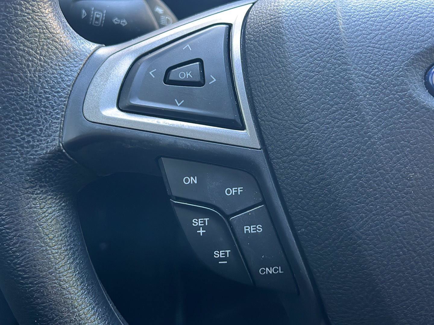 Used 2020 Ford Fusion SE FWD image 8