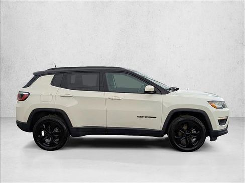 Used 2018 Jeep Compass Latitude AWD/4WD image 4