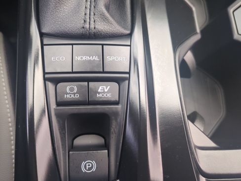 Used 2026 Toyota Camry SE w/ Multimedia Upgrade Package FWD image 17