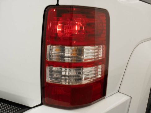 Used 2012 Jeep Liberty Sport image 9