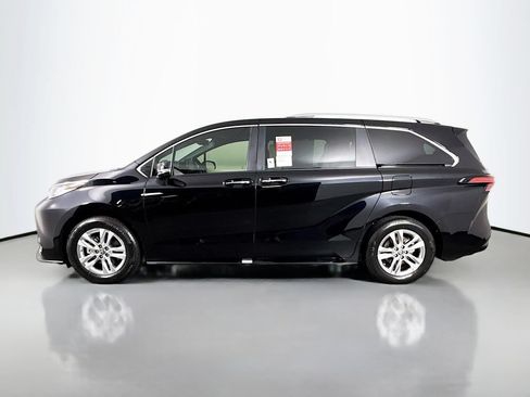 Used 2026 Toyota Sienna Limited FWD image 8