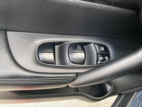 Used 2019 Nissan Rogue SV FWD image 30