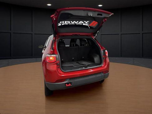 Used 2025 Jeep Compass Trailhawk AWD/4WD image 7