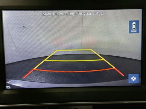 Used 2023 Hyundai Elantra SEL w/ Preferred Accessory Package FWD image 19