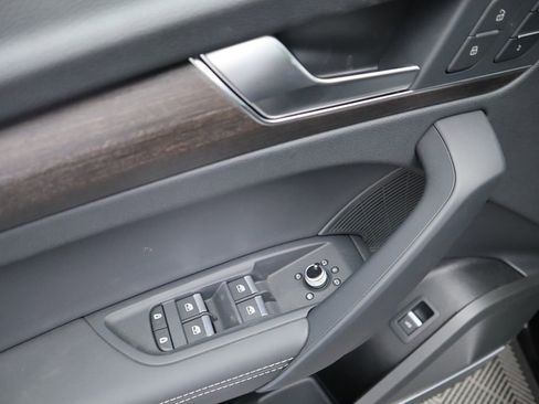 Used 2025 Audi Q5 2.0T Premium Plus w/ Premium Plus Package image 25