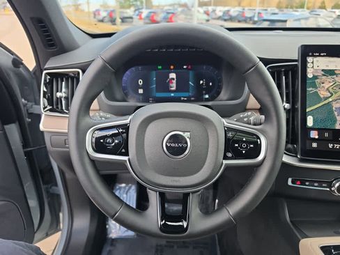 Used 2025 Volvo XC90 B6 Plus image 14