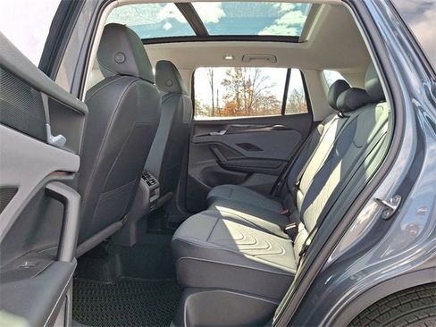 New 2026 Volkswagen Tiguan SE image 5