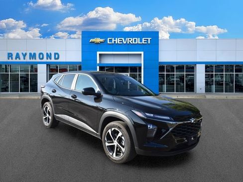 Used 2024 Chevrolet Trax RS w/ Driver Confidence Package FWD image 1