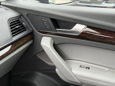 Used 2019 Audi Q5 2.0T Premium Plus w/ Premium Plus Package image 36