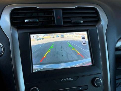 Used 2019 Ford Fusion SE FWD image 26