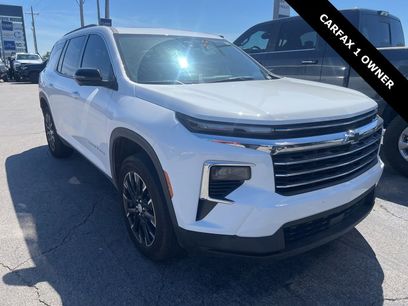 Used 2025 Chevrolet Traverse LT w/ Sun and Wheel Package