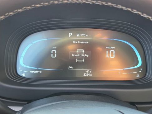 Used 2025 Hyundai Venue SEL image 30